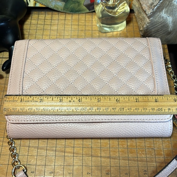 Steve Madden Shoulder Bag or Clutch w Pink Quilted Faux Leather Detachable Strap - Picture 13 of 17